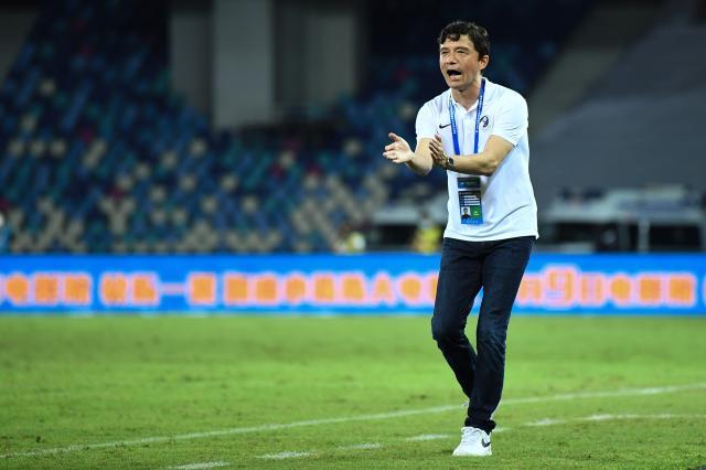 亚博体育平台-更衣室里谢晖下令：不能再退，再退就是0比3了！